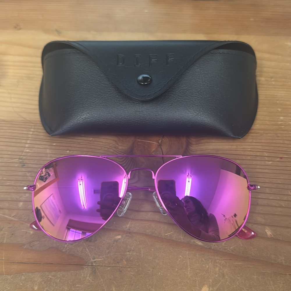 DIFF EYEWEAR - CRUZ IN HOT PINK